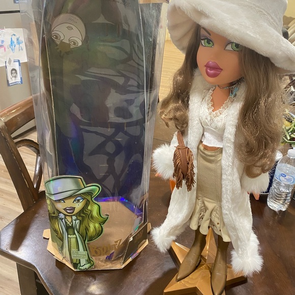 Bratz Big Yasmín doll 24” - Picture 2 of 5